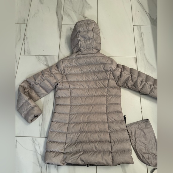 Eddie Bauer Packable Silver Puffer Jacket - Size Small - Picture 8 of 12